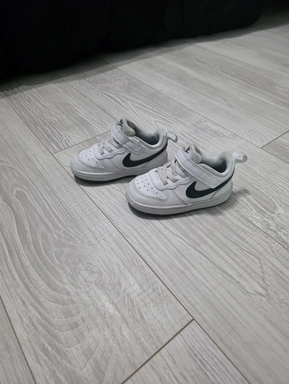 Toddler Boy Size 7C Green And White Nike Shoes
